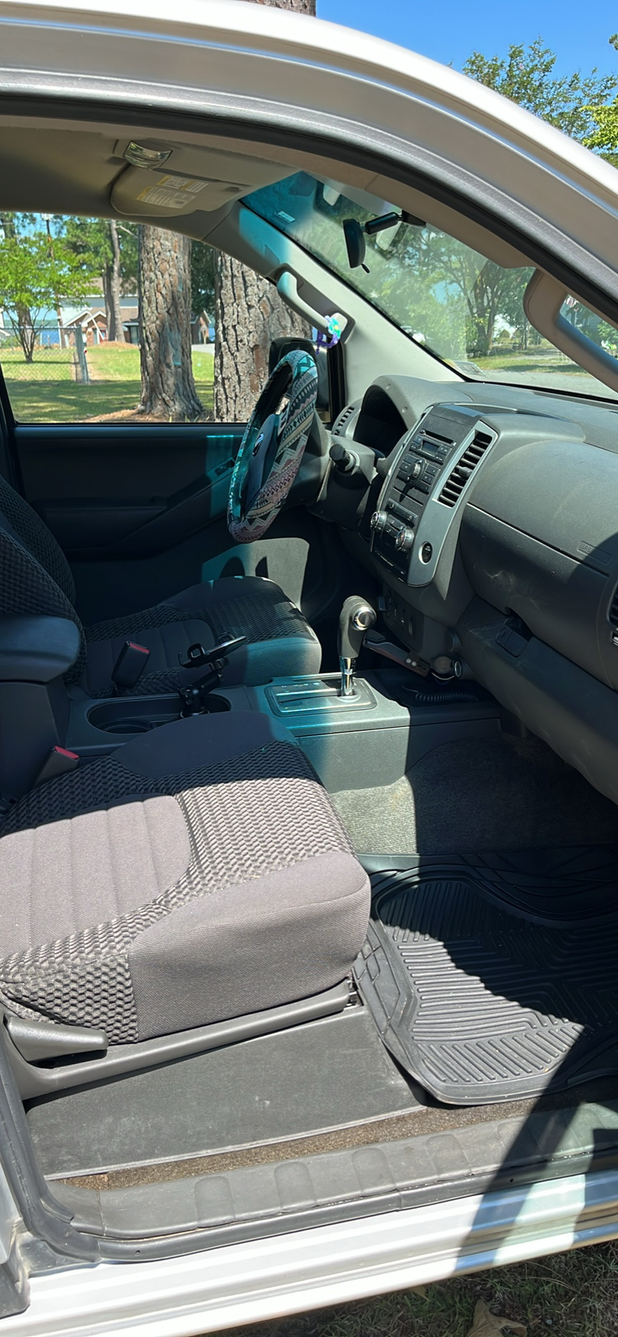 Used 2012 Nissan Frontier SV AWD/4WD image 9