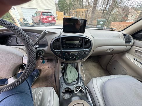 Used 2005 Toyota Sequoia SR5 image 9