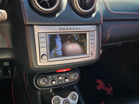 Used 2014 Ferrari California image 20