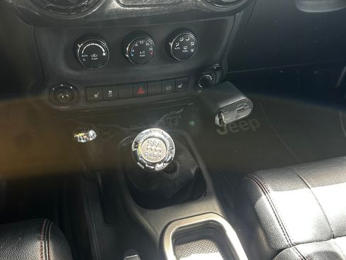 Used 2012 Jeep Wrangler Sahara AWD/4WD image 6