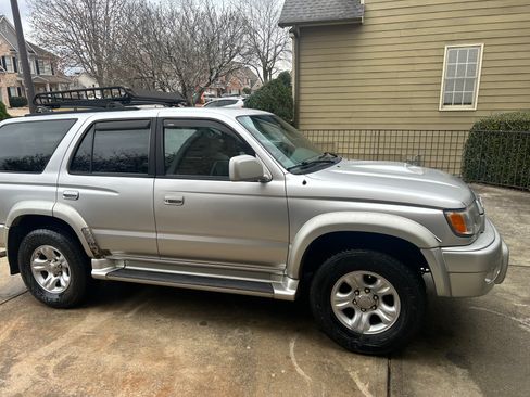 Used 2001 Toyota 4Runner SR5 w/ Sport Pkg RWD image 13