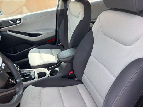 Used 2017 Hyundai Ioniq Blue FWD image 9