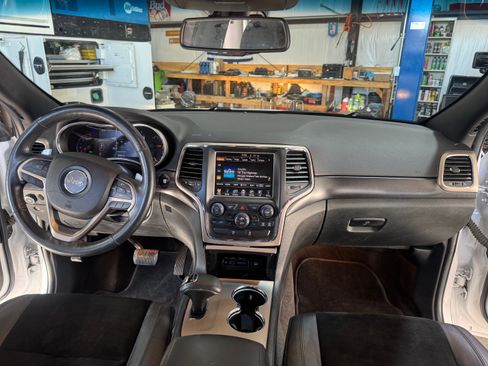 Used 2015 Jeep Grand Cherokee Altitude image 9