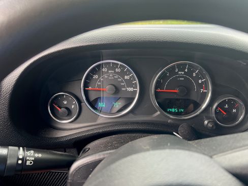 Used 2012 Jeep Wrangler Sport AWD/4WD image 6
