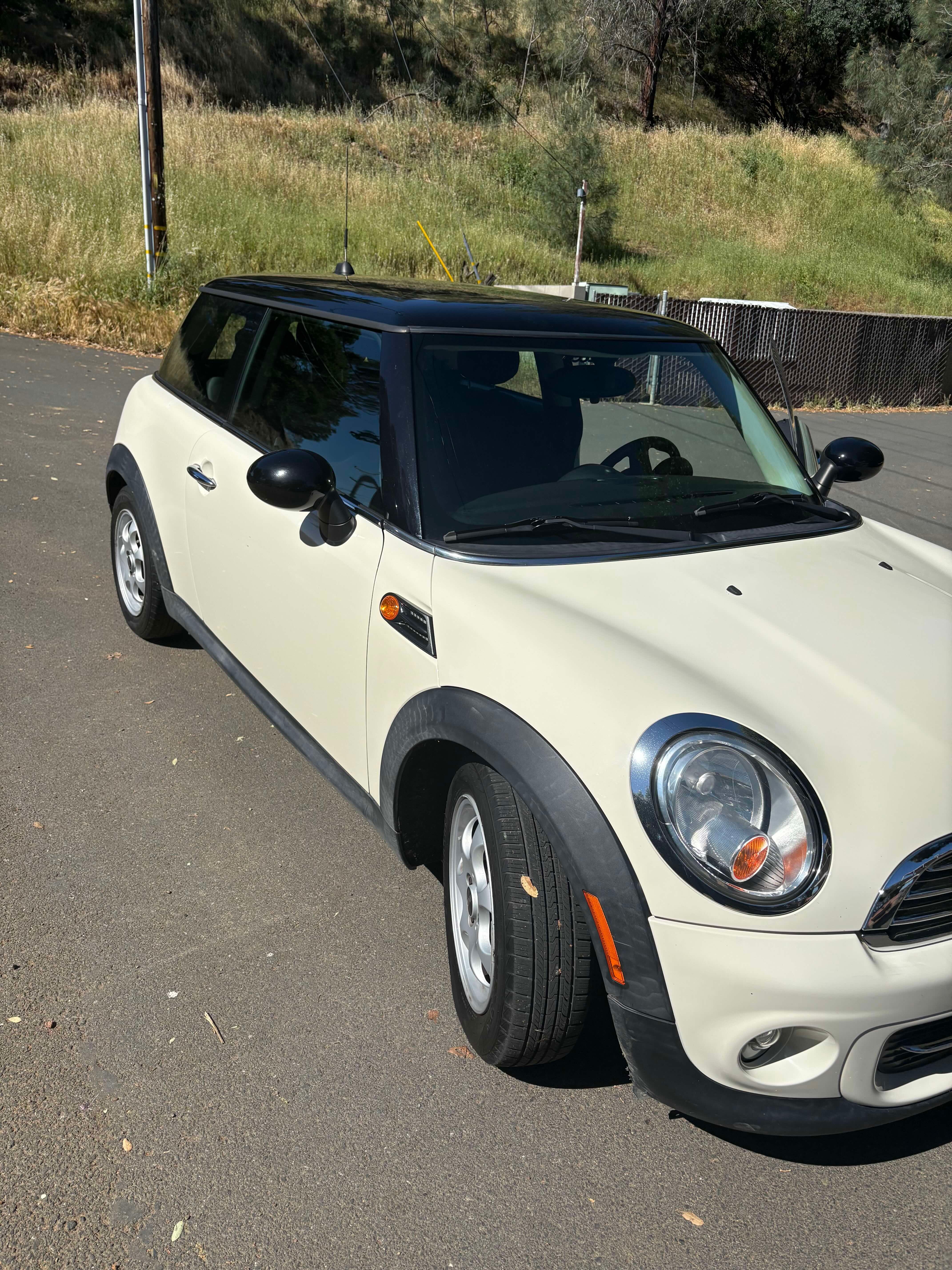 Used 2012 MINI Cooper Hardtop FWD image 2