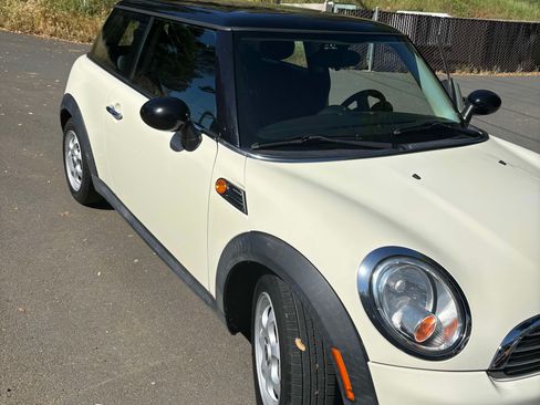 Used 2012 MINI Cooper Hardtop image 2