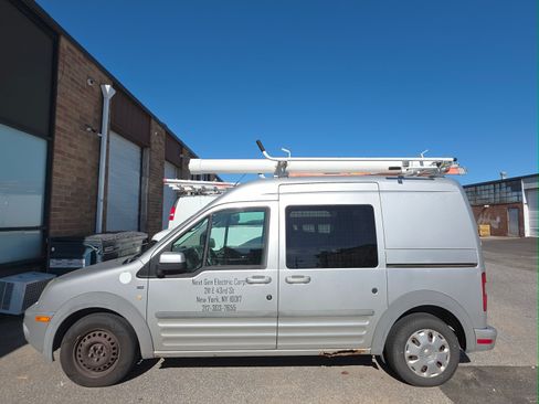 Used 2011 Ford Transit Connect XLT image 1