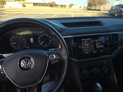 Used 2018 Volkswagen Atlas SEL Premium image 4