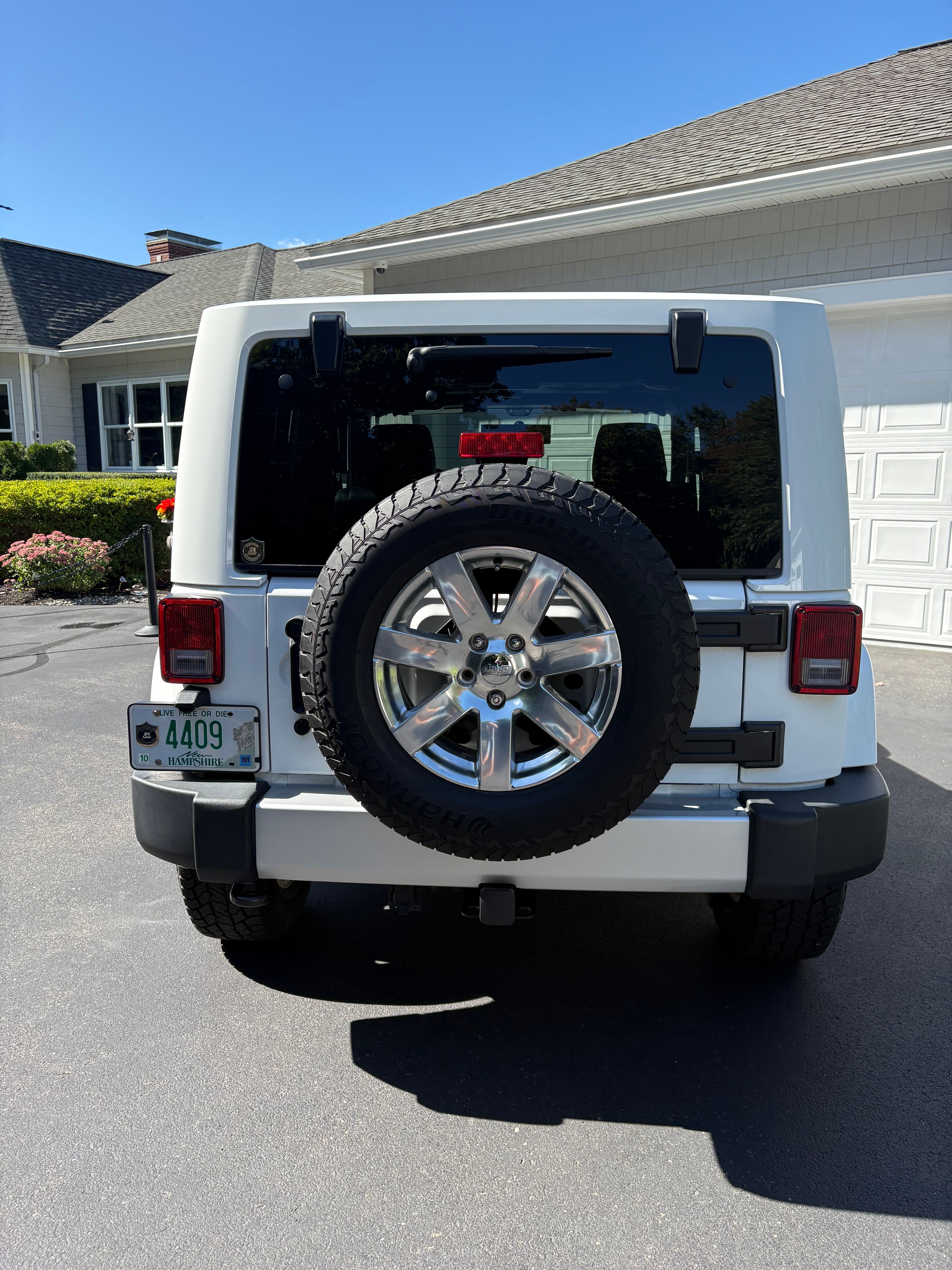 Used 2012 Jeep Wrangler Sahara AWD/4WD image 17