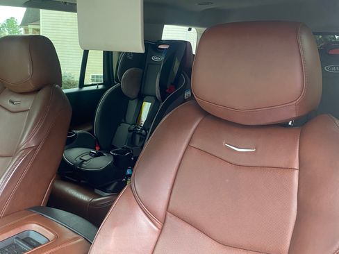 Used 2015 Cadillac Escalade Premium image 11