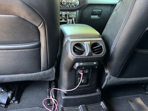 Used 2021 Jeep Wrangler Unlimited Sahara AWD/4WD image 12