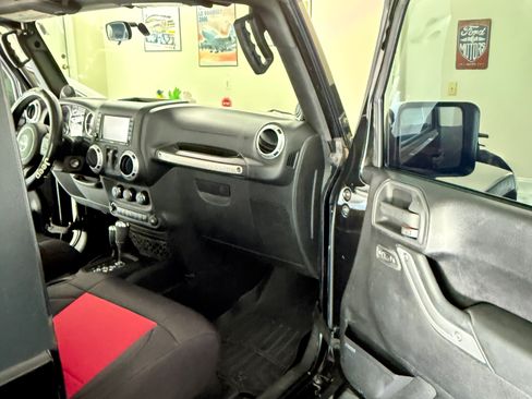 Used 2012 Jeep Wrangler Sahara w/ Dual Top Group AWD/4WD image 13