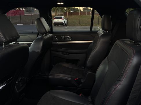 Used 2018 Ford Explorer XLT w/ Equipment Group 202A image 8