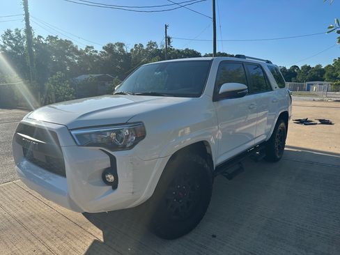 Used 2022 Toyota 4Runner SR5 Premium w/ Moonroof Package RWD image 8