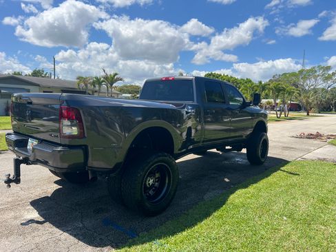 Used 2022 RAM 3500 Big Horn w/ Night Edition AWD/4WD image 4