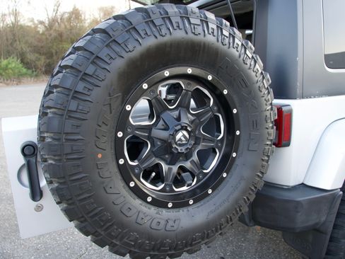 Used 2010 Jeep Wrangler Unlimited Sahara w/ Dual Top Group image 9