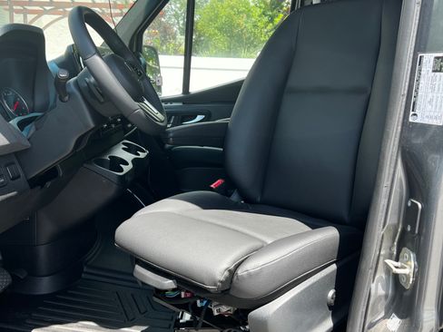 Used 2024 Mercedes-Benz Sprinter 2500 image 11