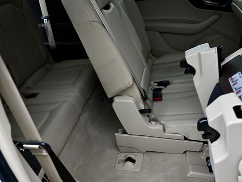 Used 2018 Audi Q7 3.0T Prestige w/ Prestige Package image 16