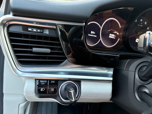 Used 2018 Porsche Panamera 4 w/ Premium Package image 11