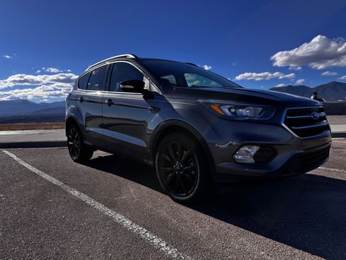 Used 2017 Ford Escape Titanium image 1