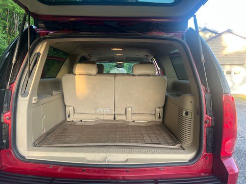 Used 2014 GMC Yukon XL SLT w/ SLT-2 Equipment Package AWD/4WD image 13