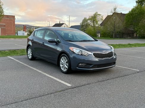Used 2016 Kia Forte LX w/ LX Popular Plus Package image 2