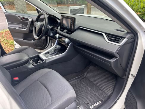 Used 2020 Toyota RAV4 LE w/ All Weather Liner Package AWD/4WD image 5