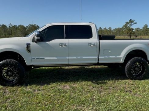 Used 2022 Ford F350 Platinum w/ FX4 Off-Road Package AWD/4WD image 4