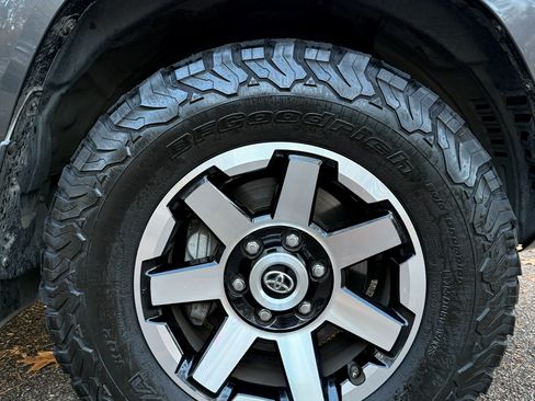 Used 2021 Toyota 4Runner TRD Off-Road Premium image 26