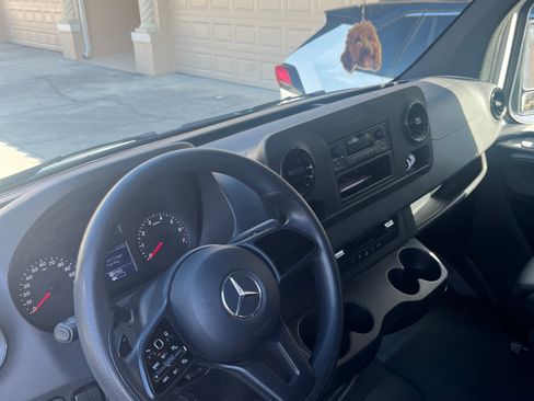 Used 2022 Mercedes-Benz Sprinter 2500 image 12