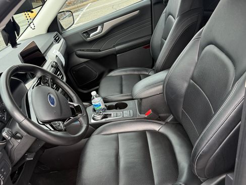 Used 2022 Ford Escape SEL image 11