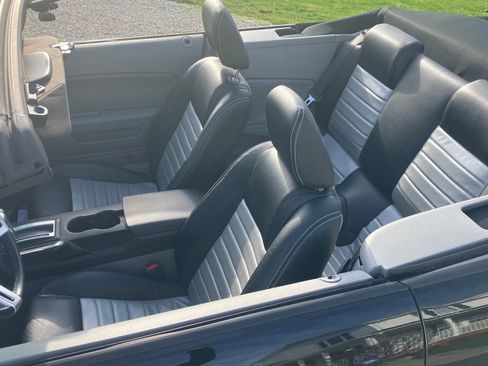 Used 2007 Ford Mustang Convertible RWD image 8