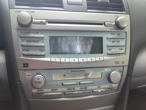 Used 2009 Toyota Camry XLE image 16