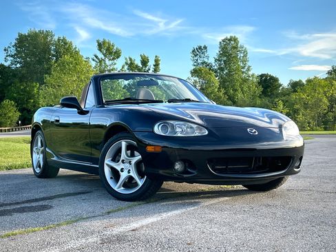 Used 2001 MAZDA MX-5 Miata RWD image 6