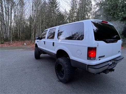 Used 2005 Ford Excursion XLT image 22