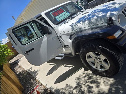 Used 2020 Jeep Gladiator Sport w/ Quick Order Package 24S AWD/4WD image 2