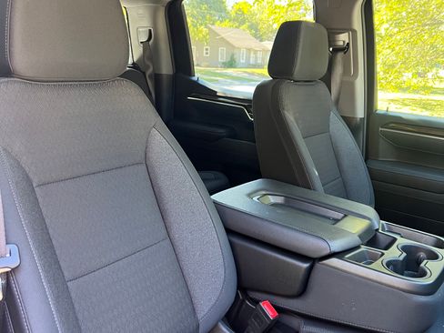 Used 2025 Chevrolet Silverado 1500 LT image 32