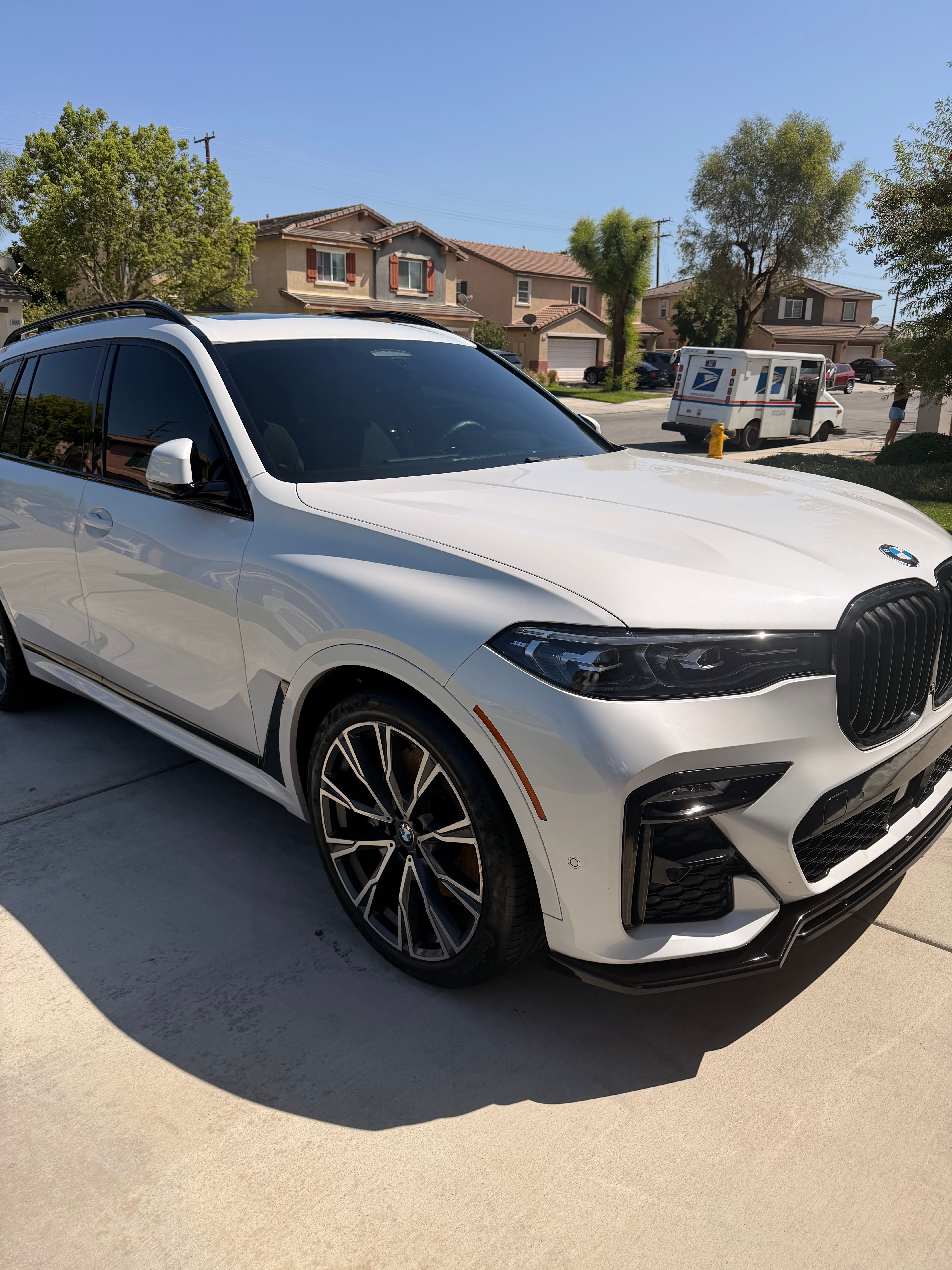 Used 2021 BMW X7 xDrive40i w/ M Sport Package AWD/4WD image 4