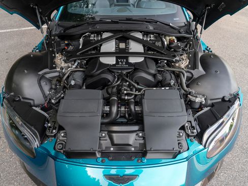 Used 2023 Aston Martin V12 Vantage Roadster RWD image 17