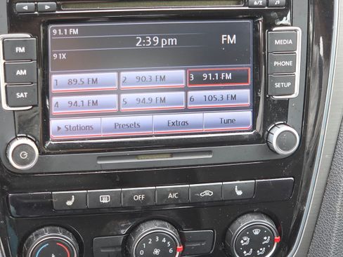 Used 2014 Volkswagen Passat TDI SE image 15