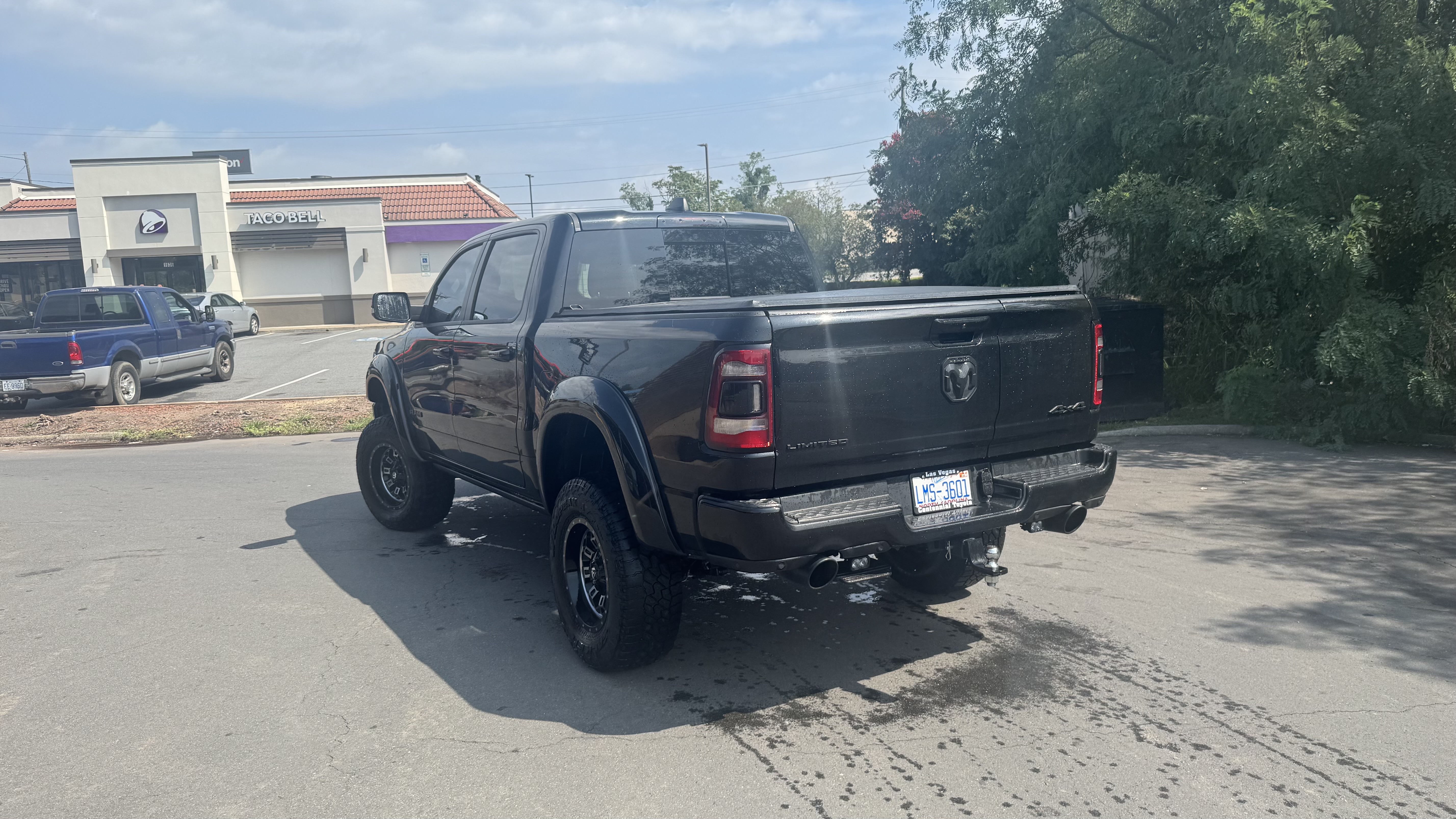 Used 2020 RAM 1500 Limited w/ Black Appearance Package AWD/4WD image 9