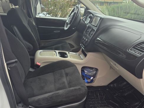 Used 2016 Dodge Grand Caravan SXT w/ Rear Park Assist Package image 11