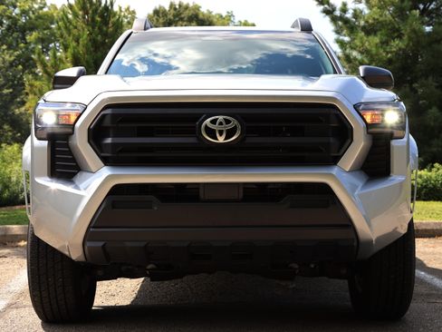 Used 2024 Toyota Tacoma SR AWD/4WD image 10