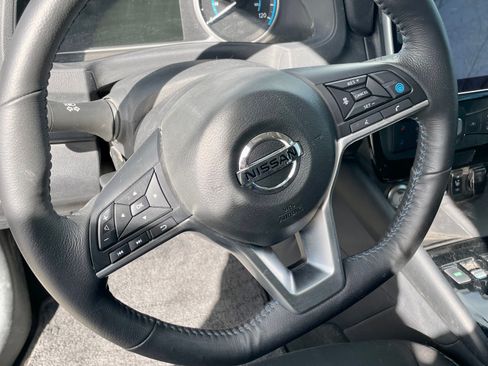 Used 2020 Nissan Leaf SV w/ SV Technology Package FWD image 15