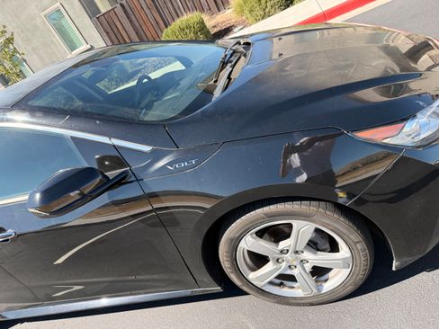 Used 2017 Chevrolet Volt LT w/ Comfort Package FWD image 5