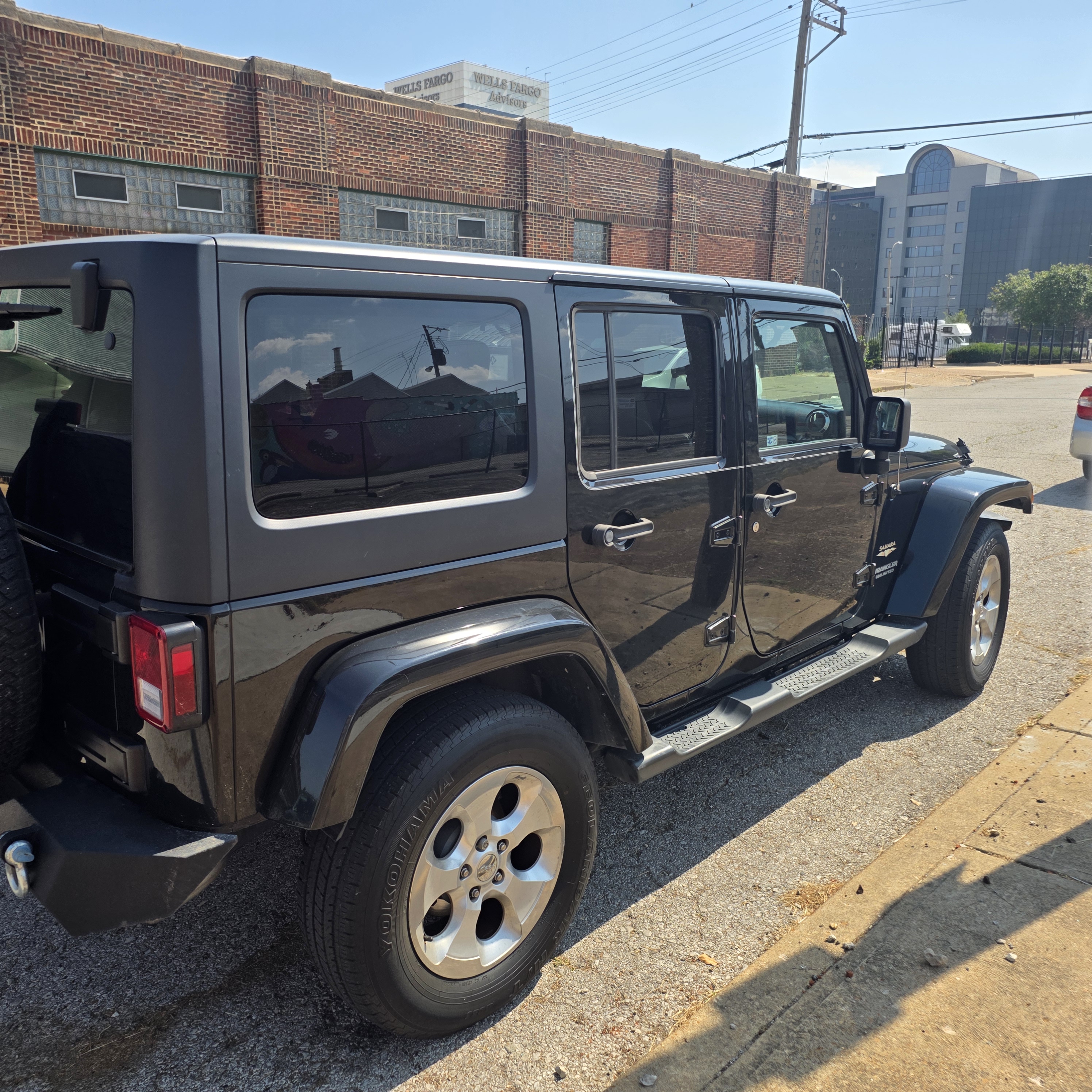 Used 2015 Jeep Wrangler Unlimited Sahara AWD/4WD image 5