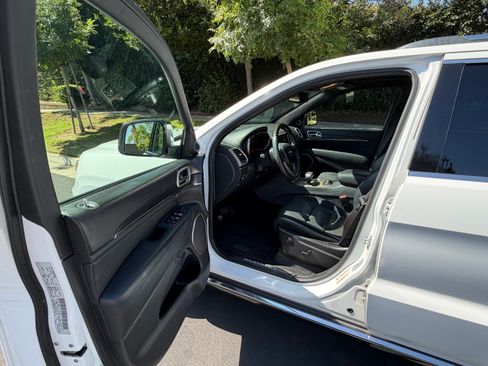 Used 2015 Jeep Grand Cherokee Summit AWD/4WD image 9