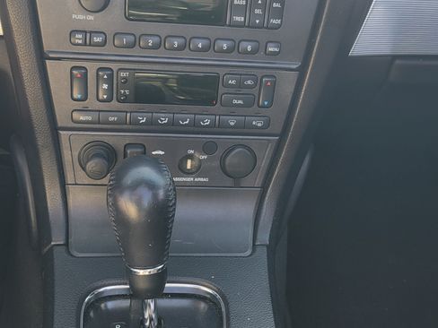 Used 2004 Ford Thunderbird image 21