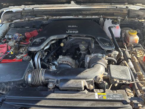 Used 2019 Jeep Wrangler Unlimited Rubicon image 2