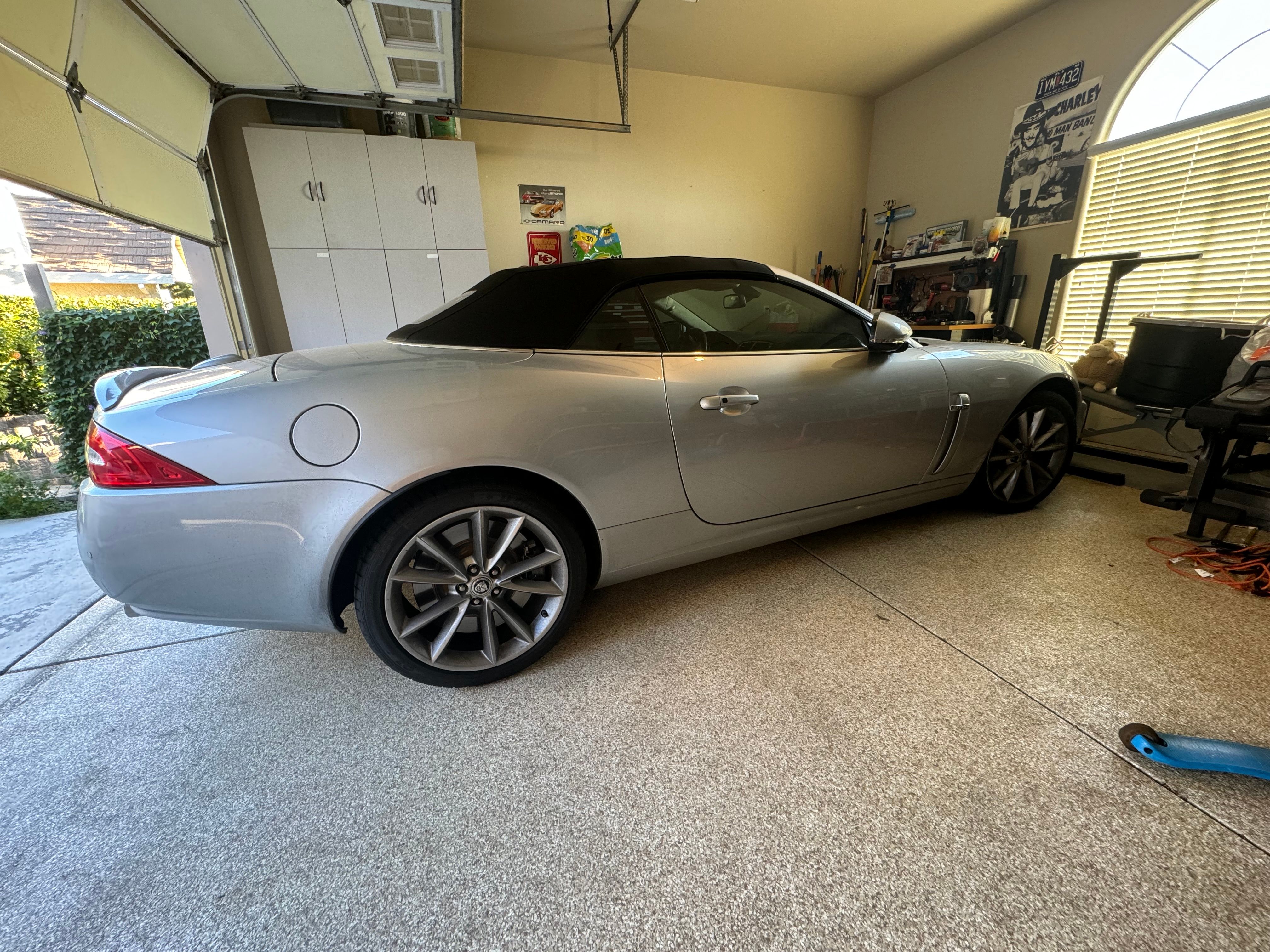 Used 2010 Jaguar XKR R RWD image 9